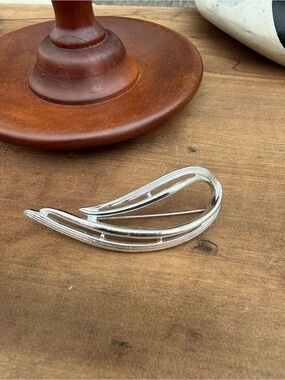 Sarah Coventry Silver Curved Vintage-Inspired Brooch